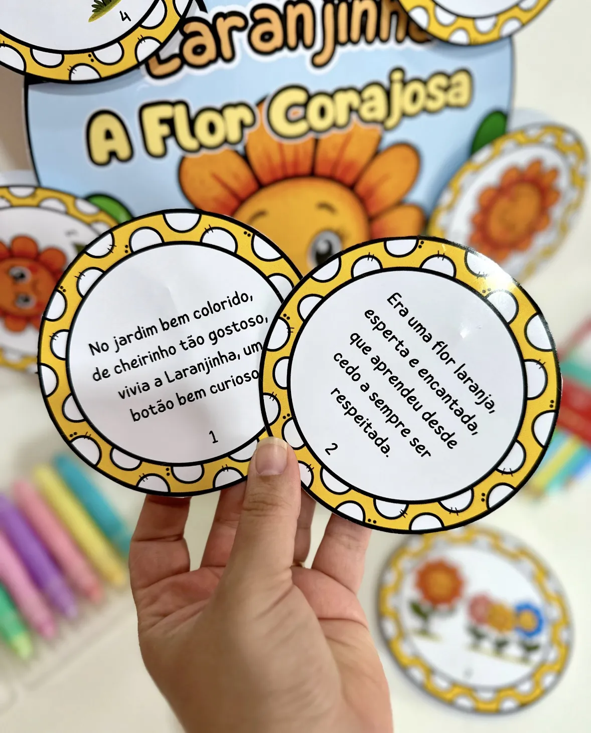 História na Luva “ Laranjinha, a flor corajosa” Maio Laranja - Imagem 4