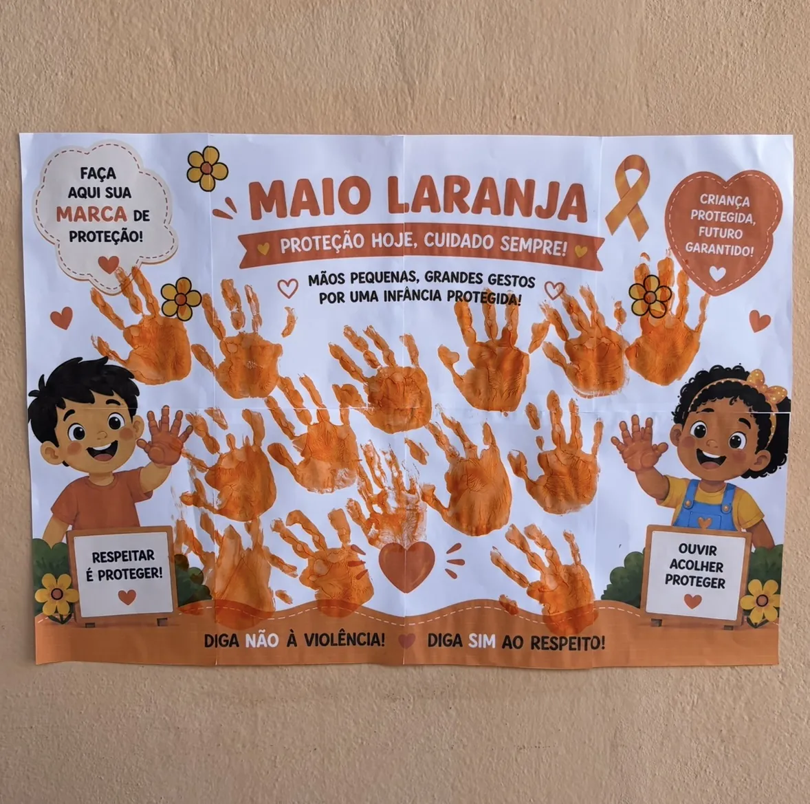 Cartaz e Coroa- Maio Laranja